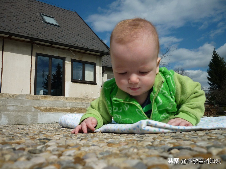 婴儿大便规律每次都有奶瓣,婴儿的排便和吃饭时间规律吗