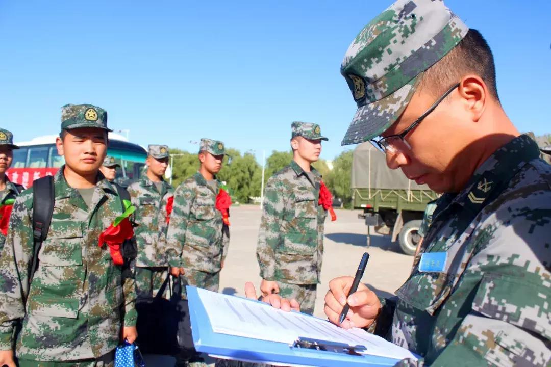 新兵来了吗,戈壁新兵第一次拉练