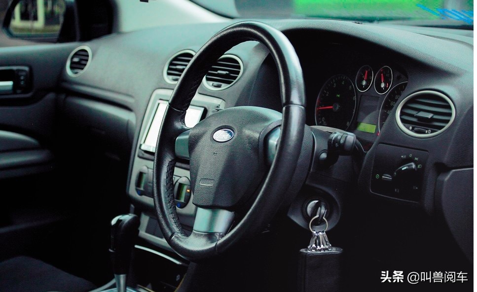 2010福特嘉年华和2008福克斯怎么选,05福特福克斯还能开几年