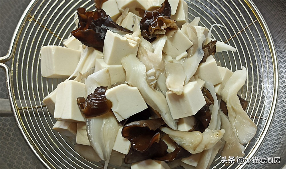 红烧肉焖豆腐泡家常做法简单,溜豆腐家常做法简单又好吃