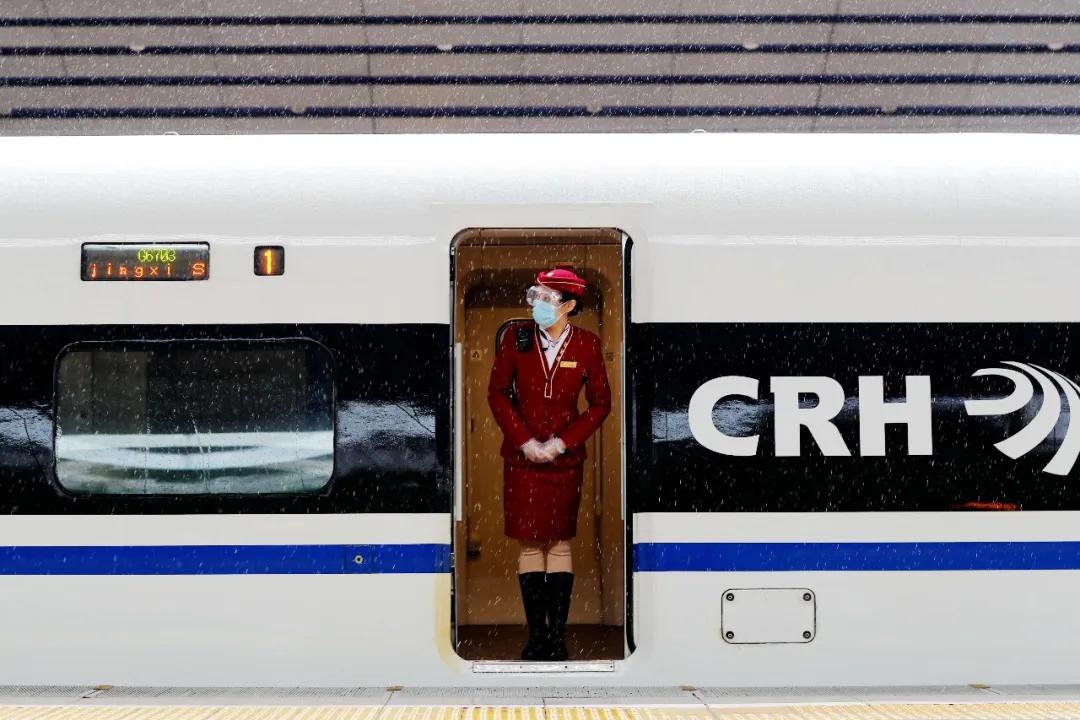 战疫情保春运铁路警察在行动,抗击疫情守护平安摄影征稿