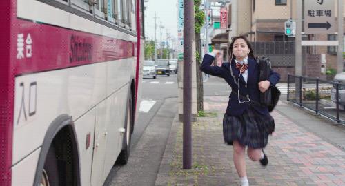 “可怕，中国女孩被JK制服绑架了”