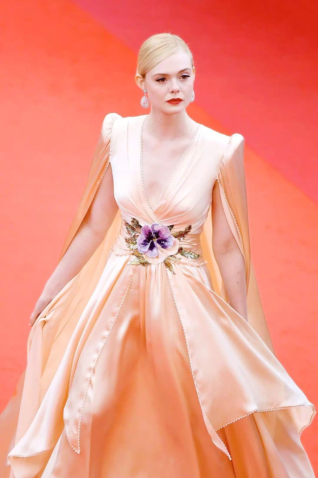 十八线网红戛纳红毯,十八线抖音网红