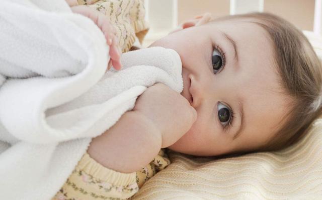 孩子依赖被角和小毯子，并非是恋物癖，过渡性客体请了解下