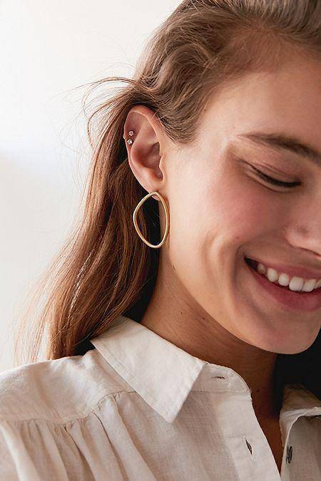 一直在美白却越来越黑的原因,为什么用了美白精华反而黑了