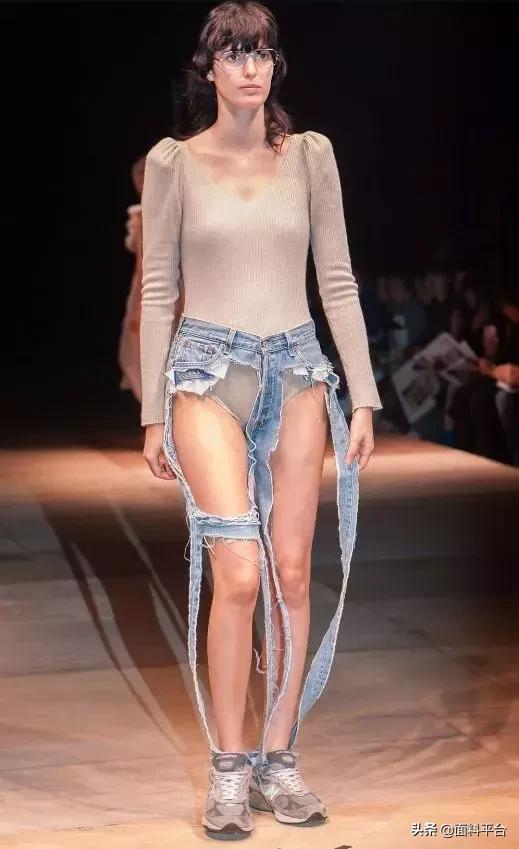 辣眼睛：“露奶衫”火了？一件4000元遭哄抢！太骚了