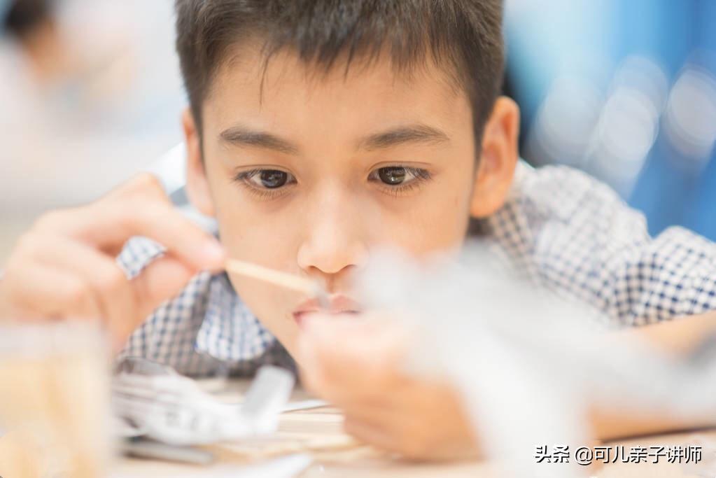 孩子打碎了家里的东西怎么教育,孩子打碎东西家长应该怎么教育