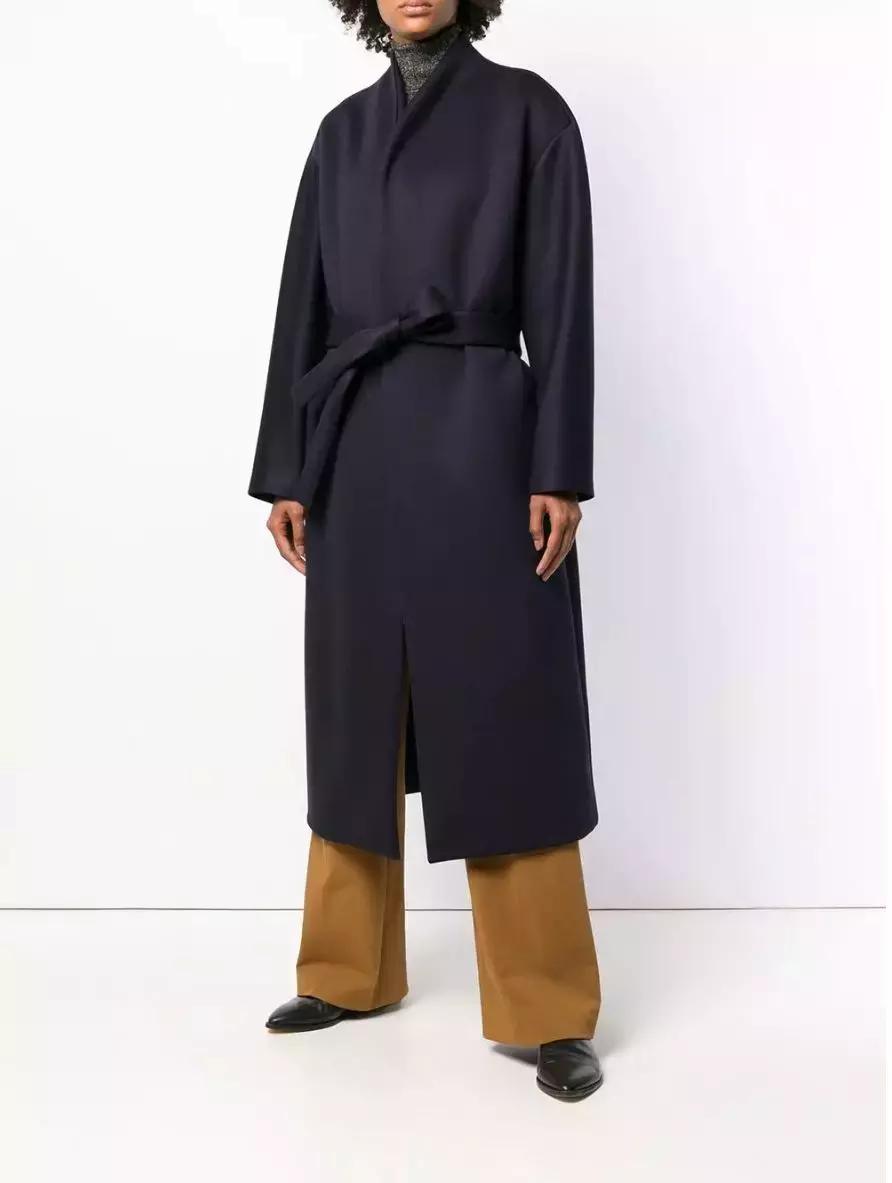 翻翻衣柜,整理衣柜翻到多年前穿的衣服