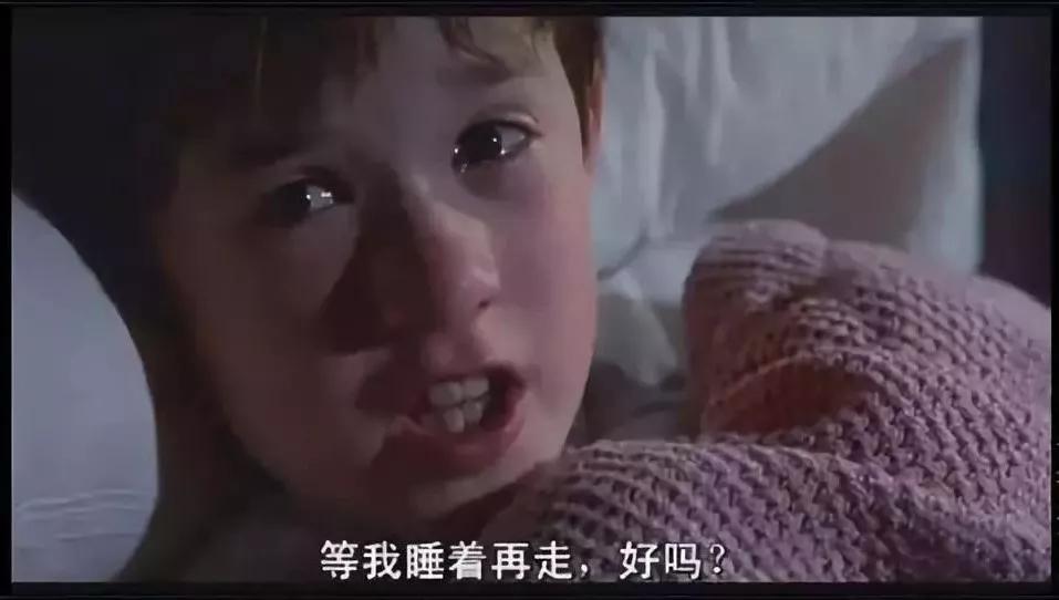 小孩喜欢摸大人耳朵的原因,婴幼儿喜欢揪耳朵