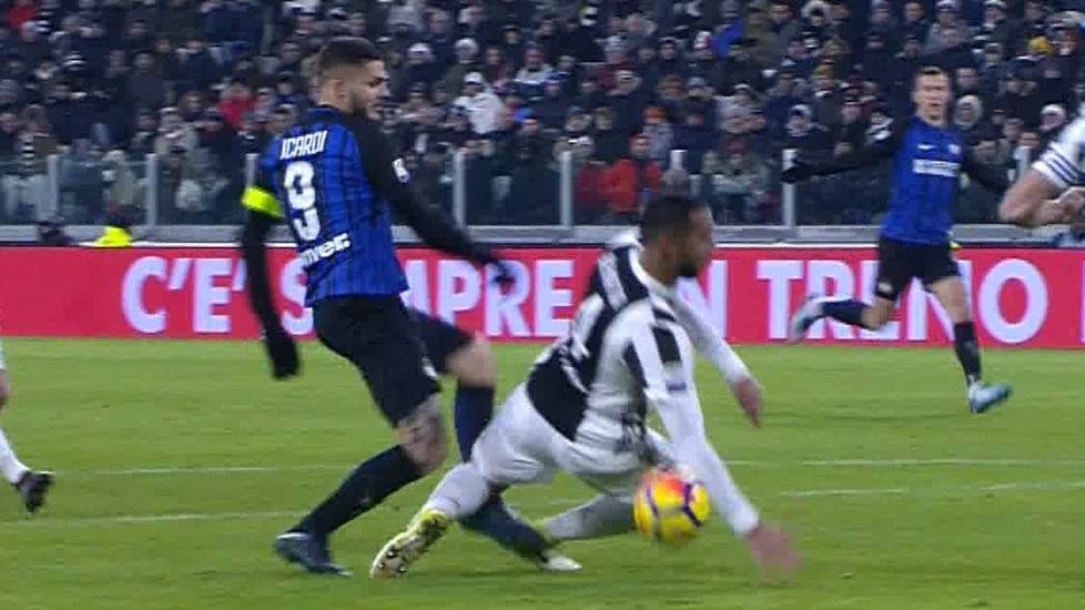 缩小防守面积过程中的手球,主动扩大防守范围手球