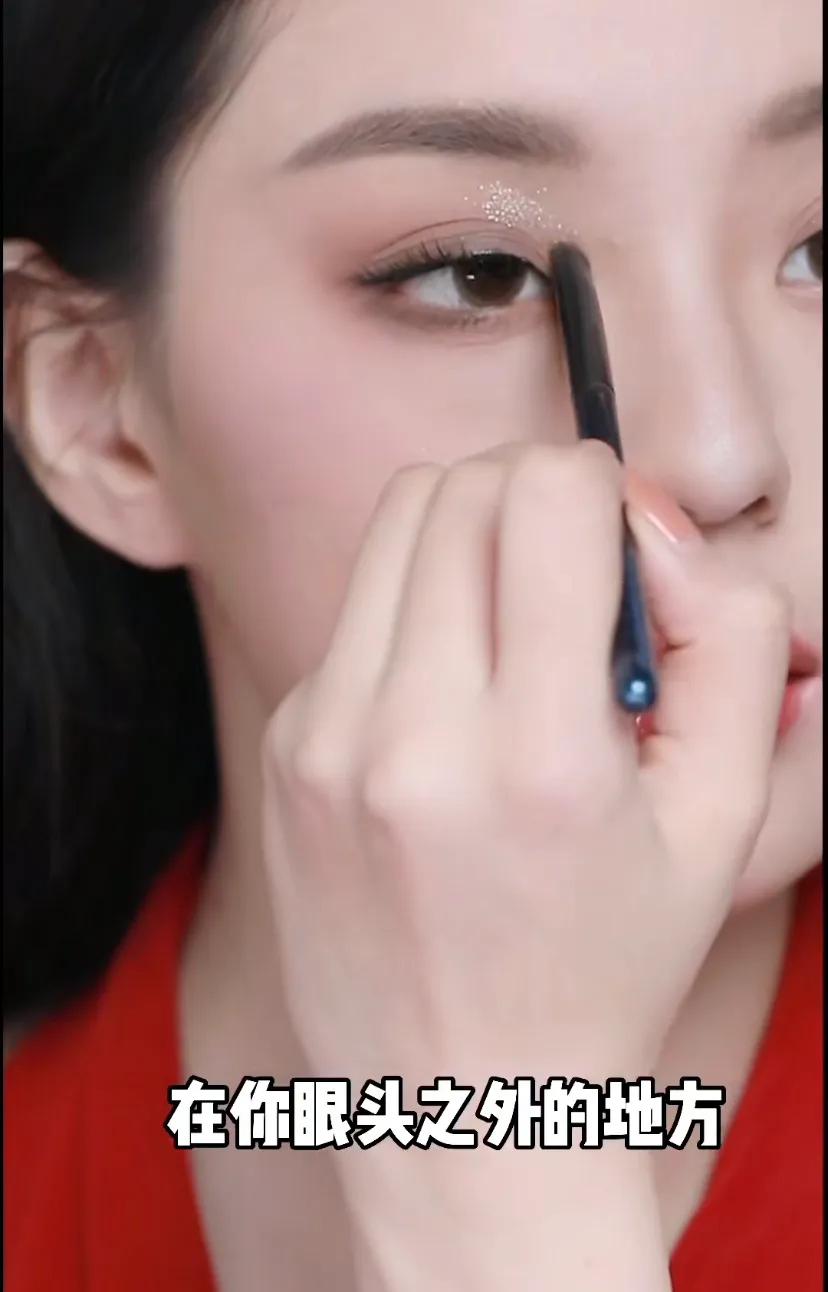 王楚然红棕烟熏妆图片,王楚然红棕烟熏妆出图