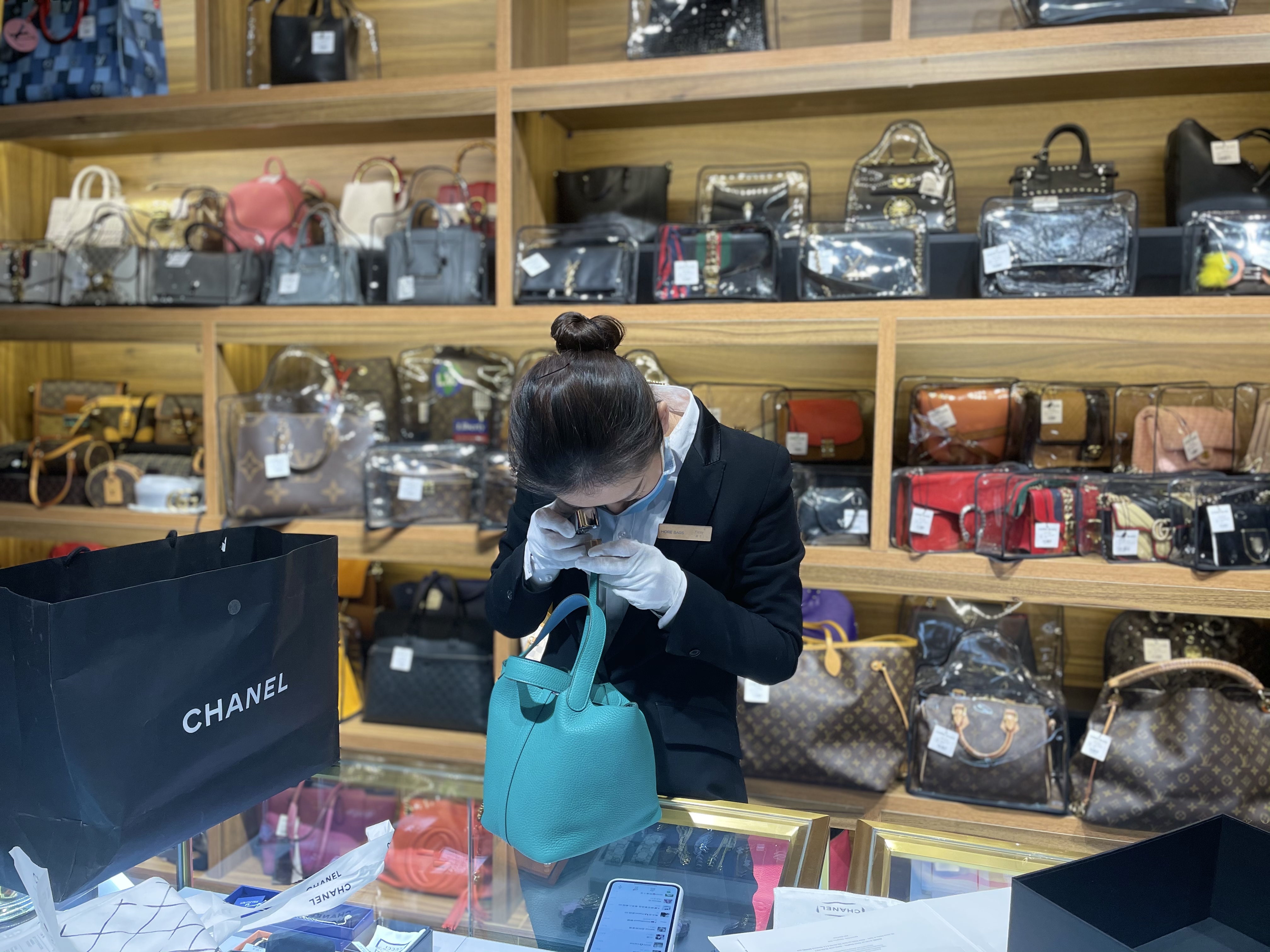 90后空姐辞职摆摊,90后空姐辞职开中古店