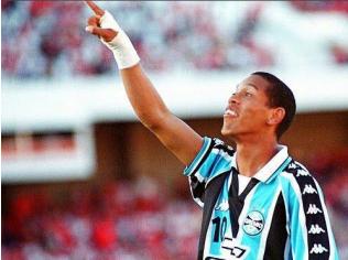 前世界足球先生小罗成为一代“囚”王