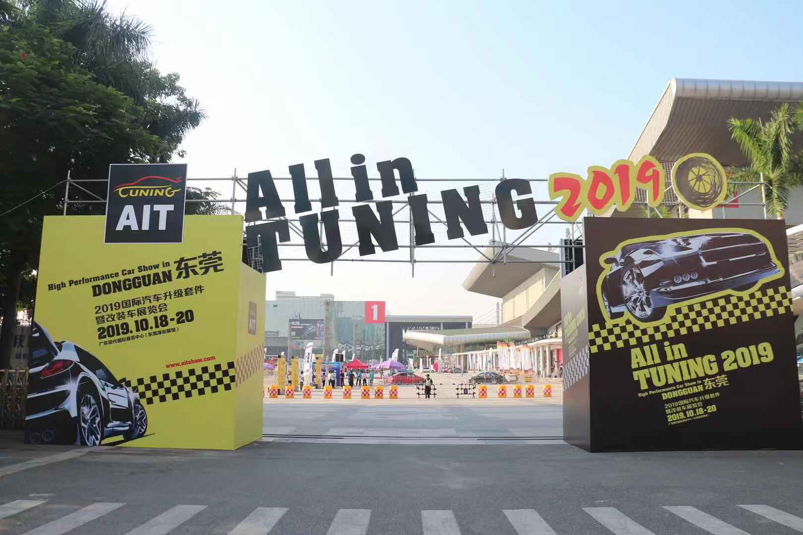 2020ait改装车展模特,2019东莞ait改装车展车模