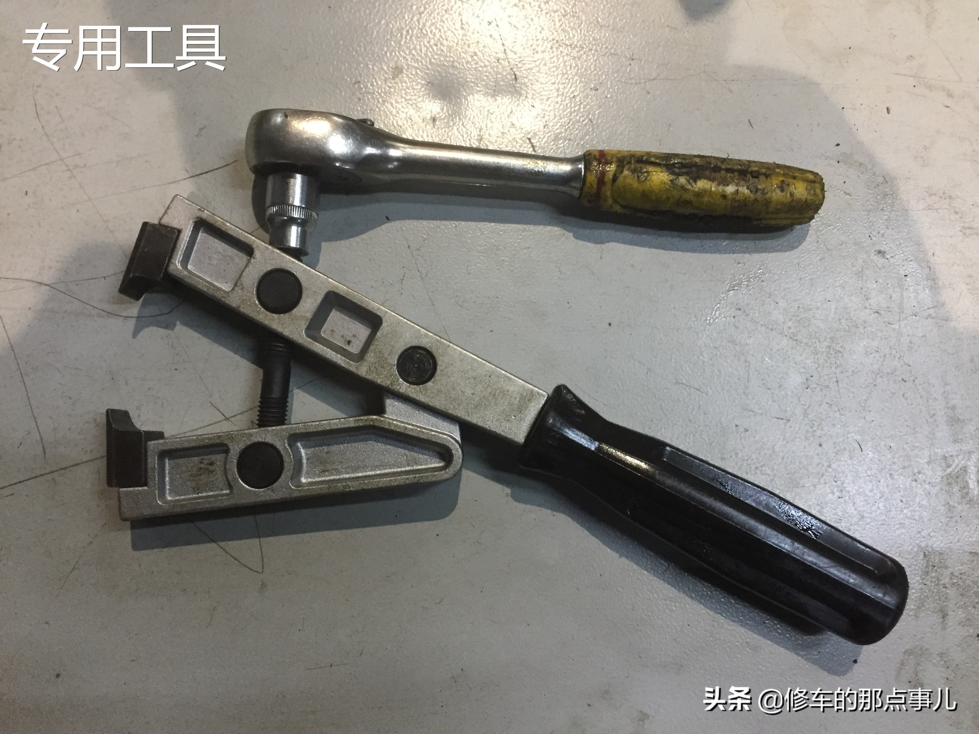 路虎半轴内球笼防尘套拆卸视频,路虎半轴漏油有必要更换吗