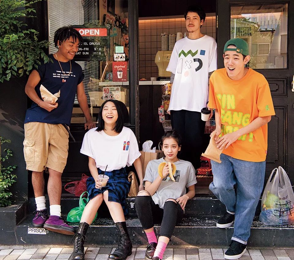 优衣库出了billie和村上隆的联名,大招来了ac米兰