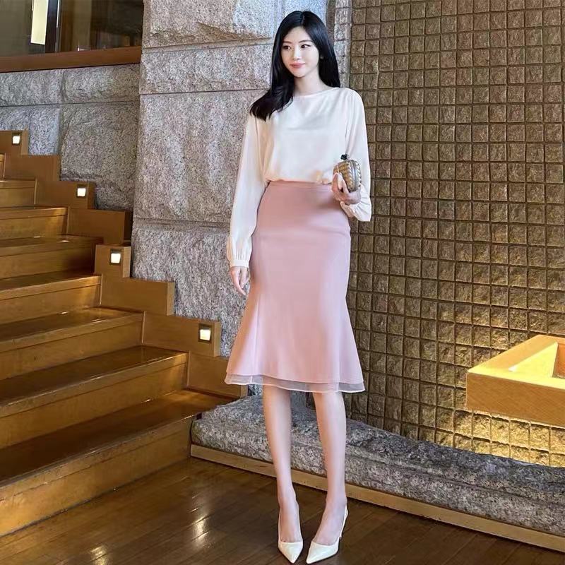 粉红色大衣配什么颜色打底衫好看,粉红色外套里面搭配什么颜色最好