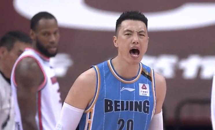 广东宏远苏伟救球,苏伟倒地救球感人