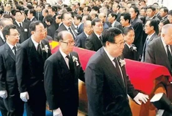 “超级富三代”逃亡海外六年，凭什么享受国葬待遇？