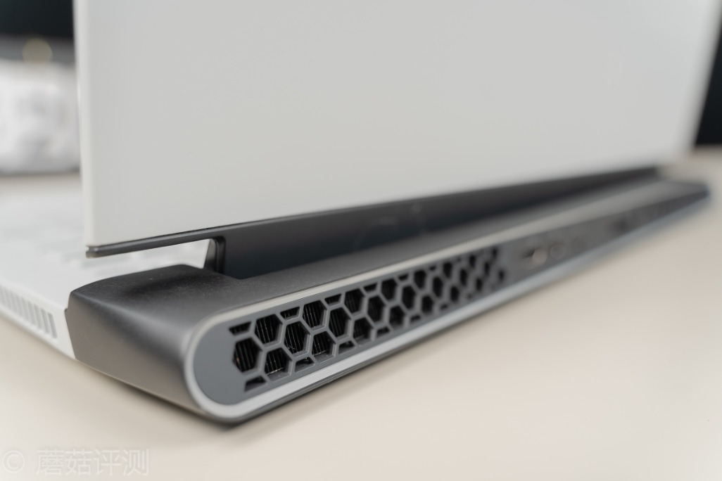 2020款外星人m17r2测评,外星人2020版m17和m15区别