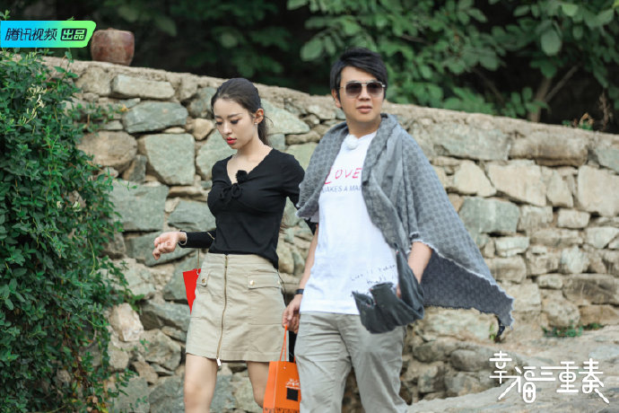 吉娜郎朗结婚时穿的旗袍,吉娜郎朗穿旗袍