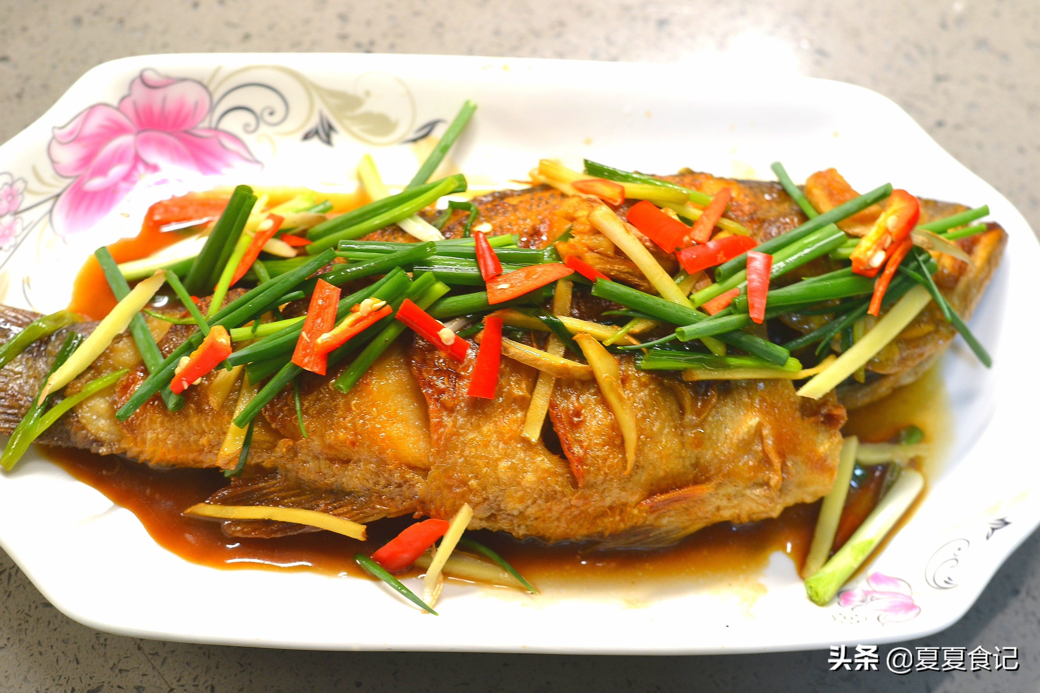红烧鱼不煎不炸如何调配酱汁,红烧鱼教你正确做法鲜香入味