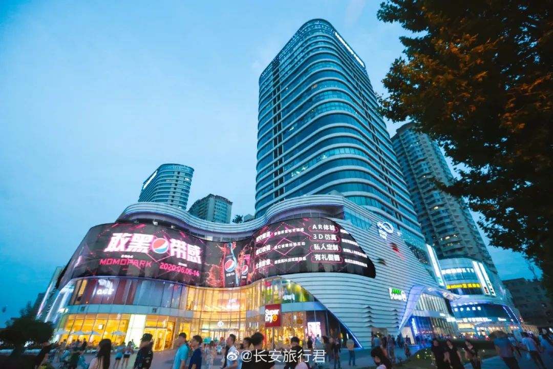 沿着地铁线逛商场，我吹了一天空调~