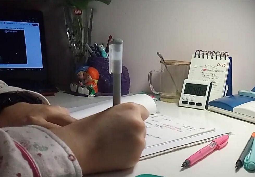 初中生总是熬夜写作业,小学生作业熬夜写好还是早起好