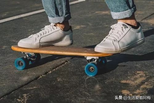 怎么系鞋带才能让鞋带系得更紧实 (教你如何系鞋带最全鞋带穿孔技巧)