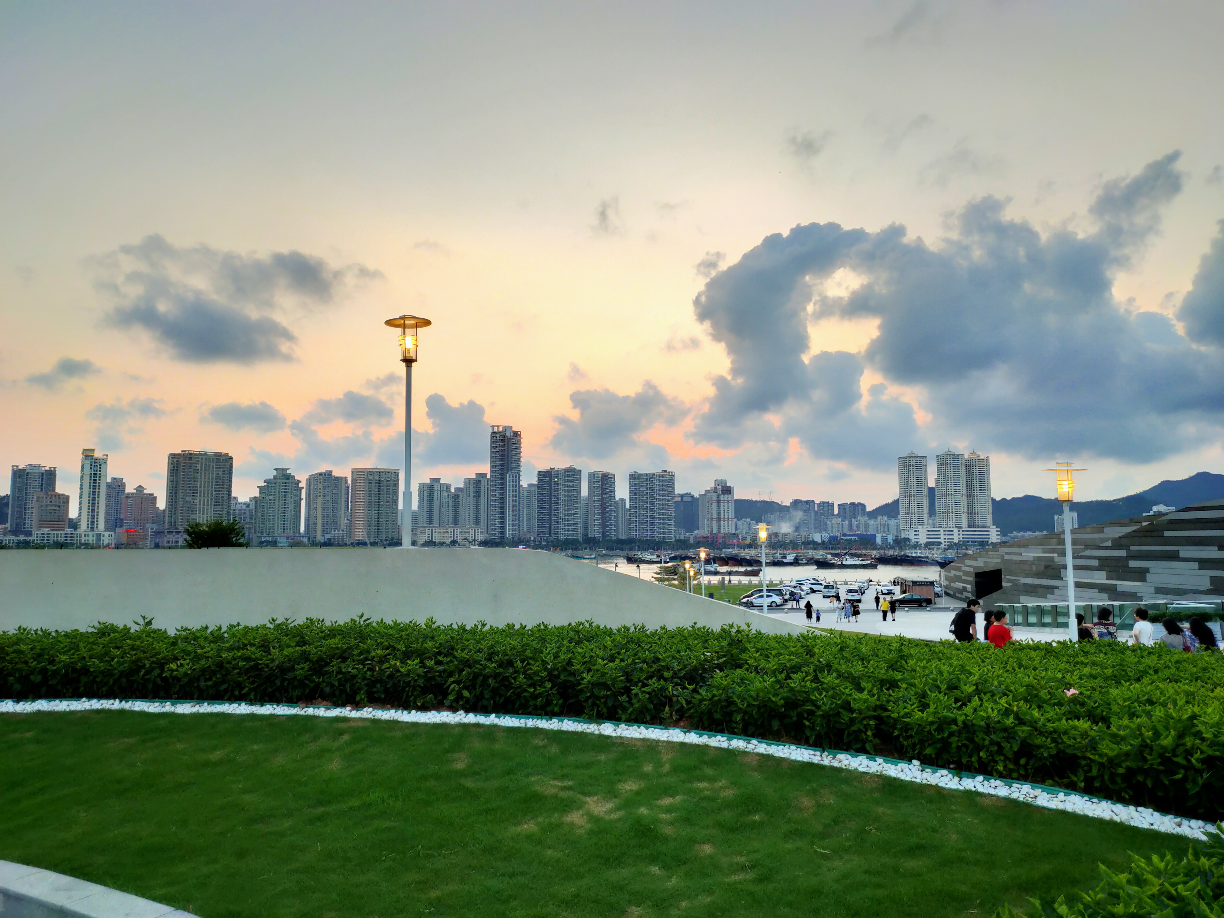 oppo不同价位性价比最高手机,opporeno2和opporeno2z哪个好