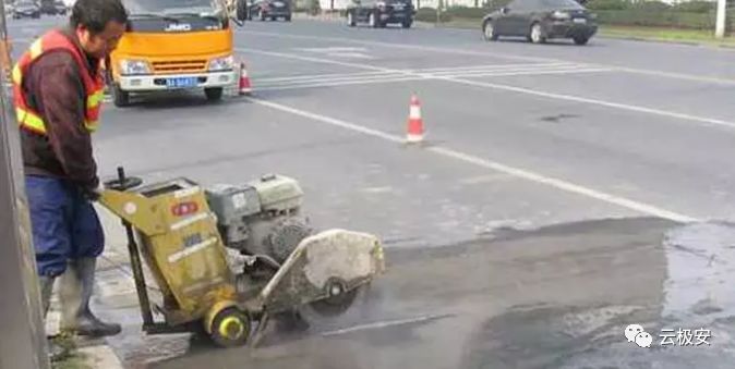 监控杆安装与预埋线,监控立杆基础配管