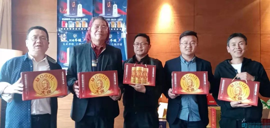 福喜迎门五粮液红瓶,福喜迎门酒鸿福齐天