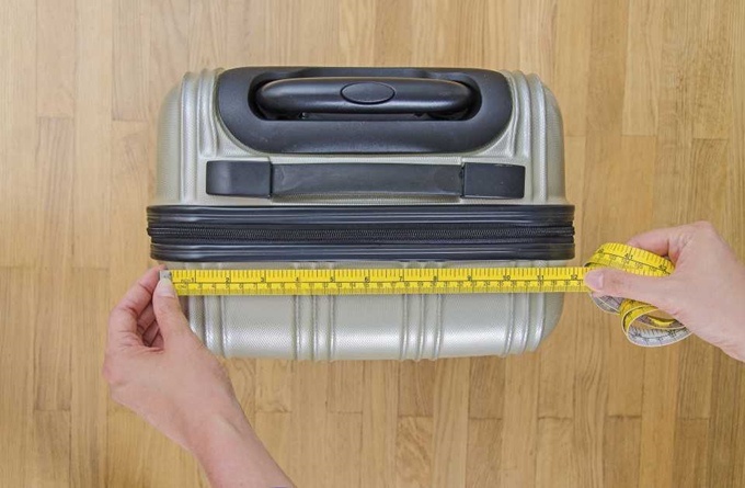 出国坐飞机行李托运收费吗,坐飞机出国可以带多少行李