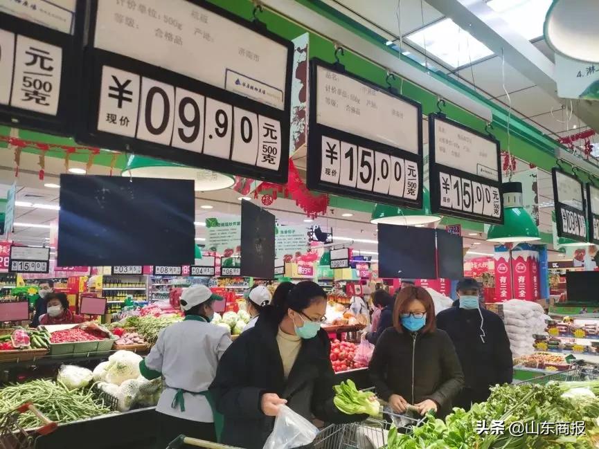 记者调查超市食品安全,记者探访超市物资充足物价稳定