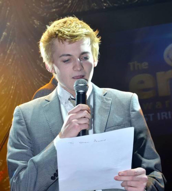 “权游”里的乔弗里国王又回来演戏了！这是一位值得敬佩的演员