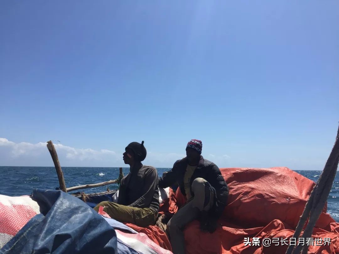 在非洲遇见这人，不给钱，要把我扔海里喂鲨鱼