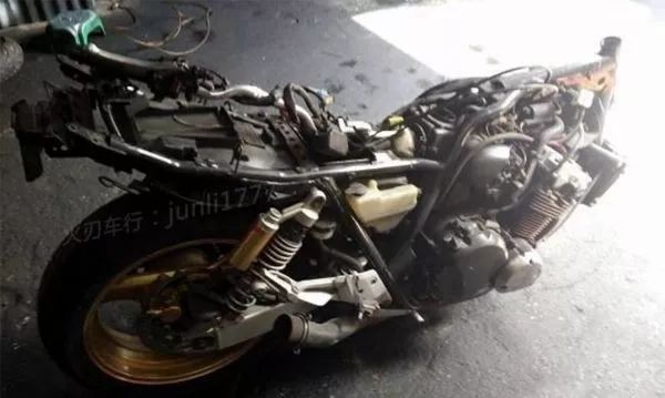 碣石ax100摩托车翻新过程,碣石越野摩托车crf450r翻新过程