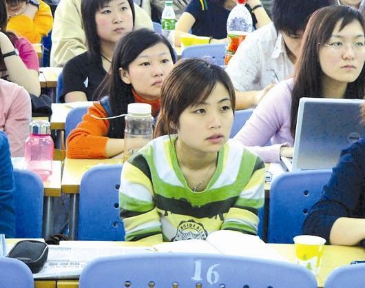 给家长寄成绩单，大学生慌了，学习才是王道