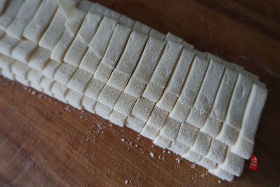 香气四溢的牛肉面，让家人吃得好舒服，自己擀的面条也是关键