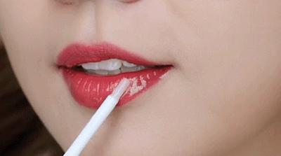 有没有吃饭喝水不掉色的口红,口红接吻不掉色
