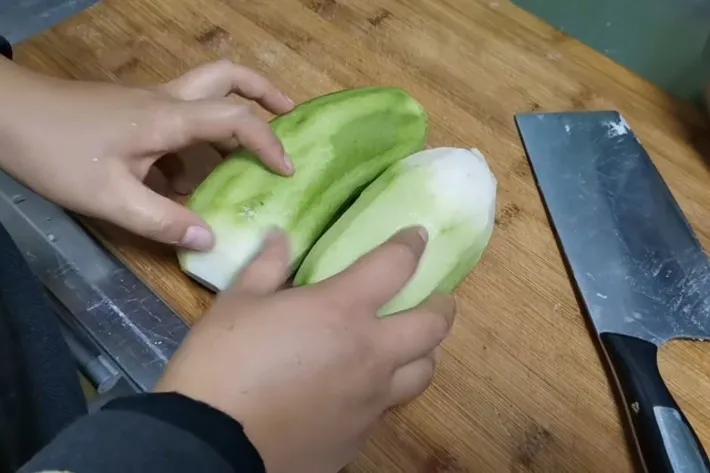 婆婆用了几十年腌制萝卜的配方，不晒不等，爽脆可口还开胃下饭