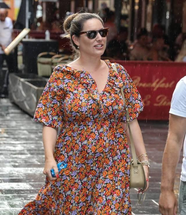 足球宝贝变装巴萨皇马,足球宝宝大变身