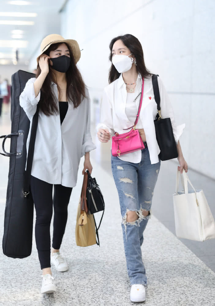 张含韵穿开叉长裙现身,张含韵最新街拍穿衣