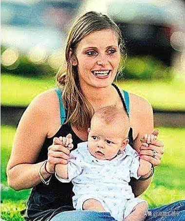 贾斯汀比伯浪了一圈归来还是少年,贾斯汀比伯晒自曝右脸面瘫