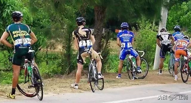 穿骑行服怎么上厕所,穿骑行服如何上厕所