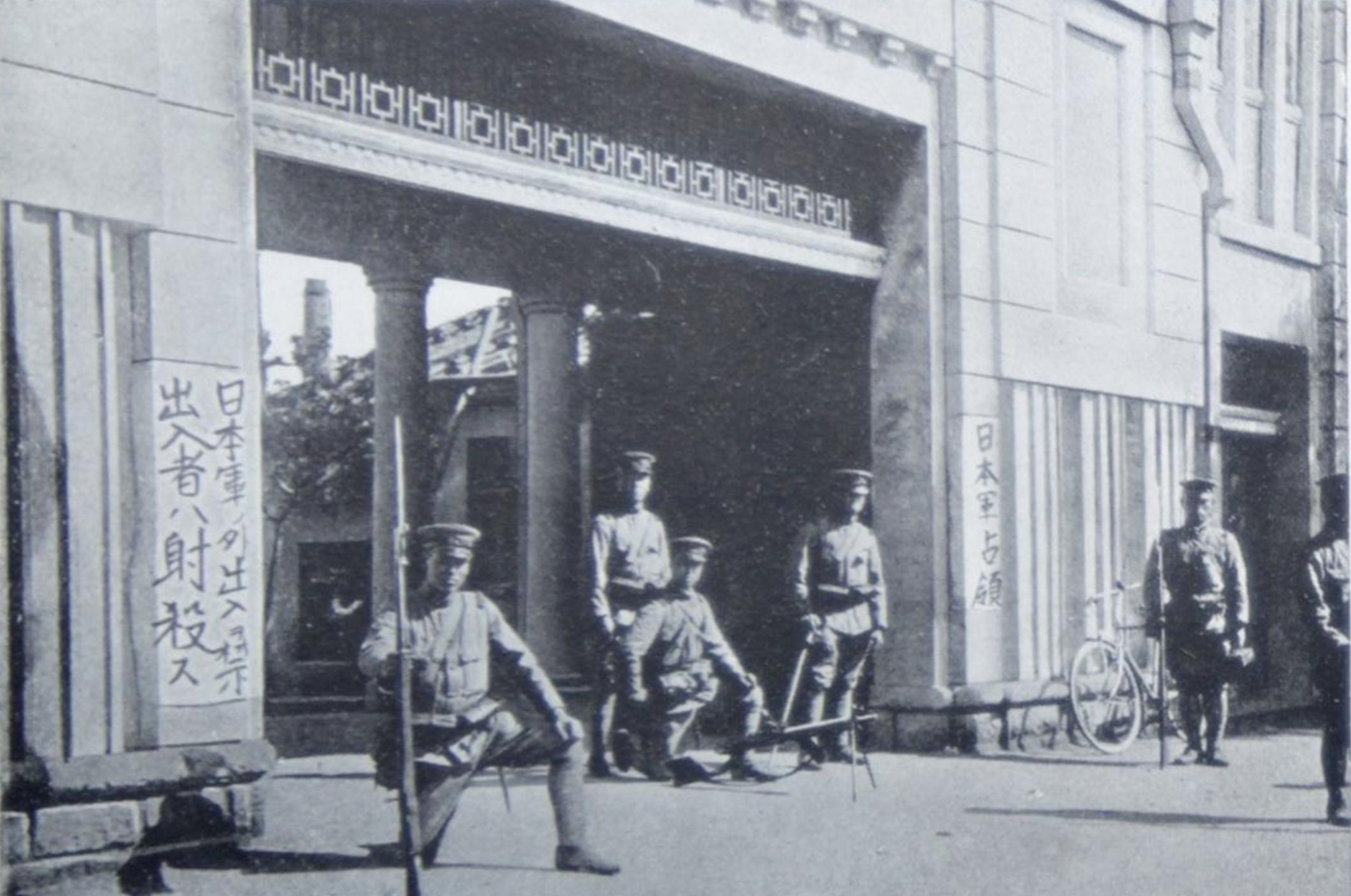 日本恶魔夫妇：妻子自杀为丈夫送行，丈夫下令*杀屠**我国三千村民