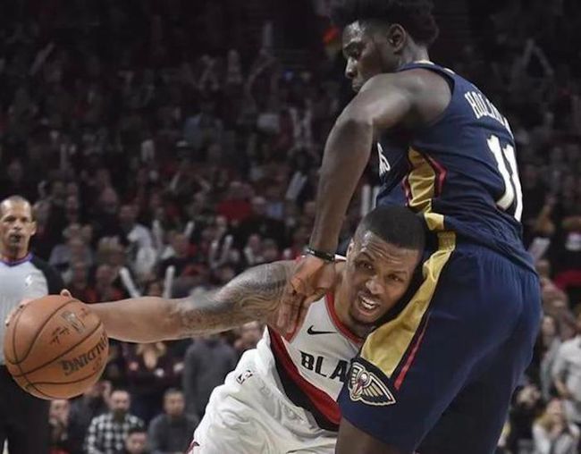 霍勒迪关键抢断不同语言解说,关键抢断霍勒迪不是双枪了吗