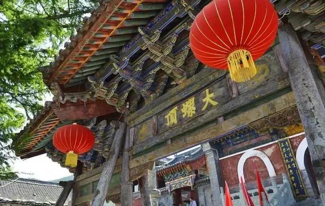 去五台山拜佛必须去的寺庙,去五台山拜佛最主要去哪个庙
