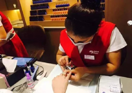 海底捞火锅天花板缘何走下神坛,下跌的海底捞还能风光多久