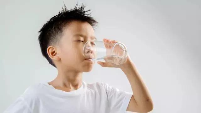 反复流鼻血的正确处理方法,治流鼻血的小妙招